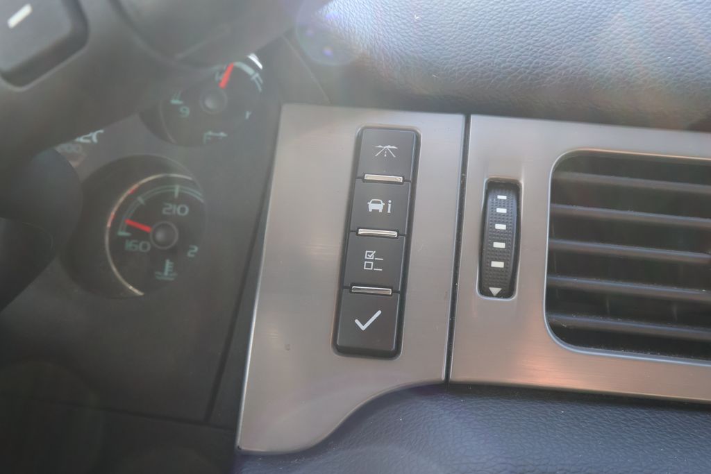 Thumbnail: 2013 Chevrolet Silverado 1500 - 28