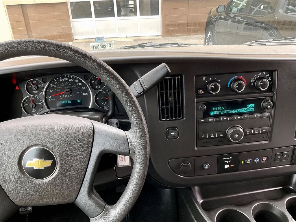 2025 Chevrolet Express 3500 — photo 18