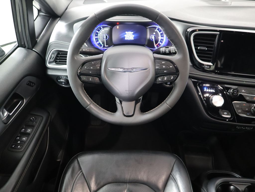 Thumbnail: 2022 Chrysler Pacifica - 8