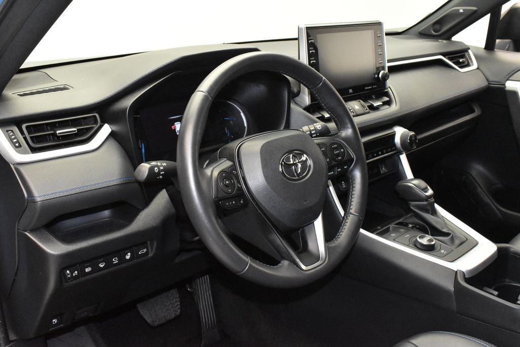 2022 Toyota RAV4 XSE 16