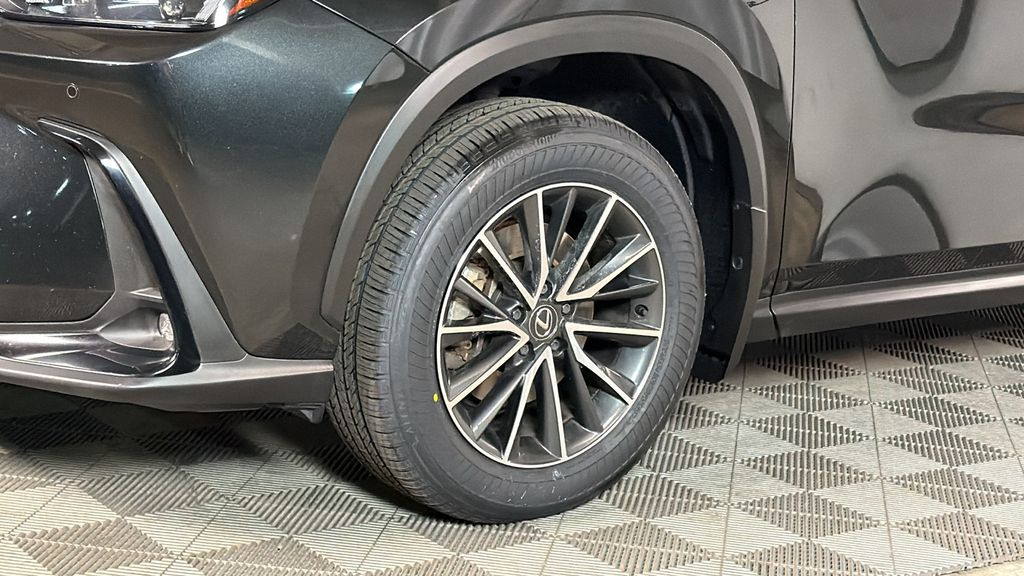 View vehicle photo 4