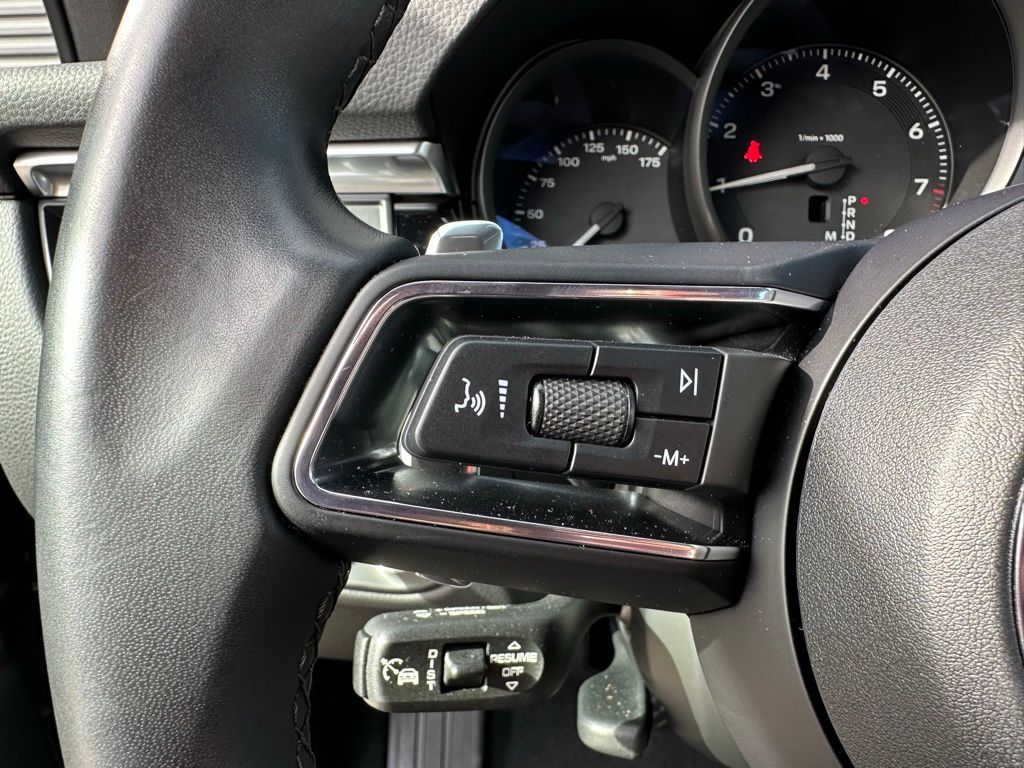 Thumbnail: 2023 Porsche Macan - 17