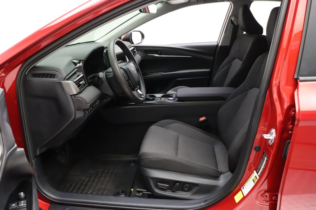 2025 Toyota Camry LE 14