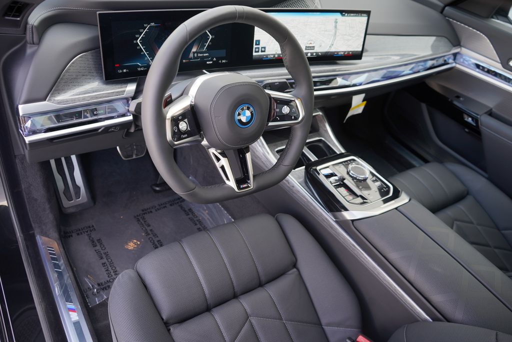 2024 BMW i7 eDrive50 12