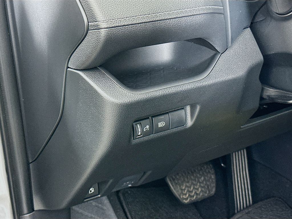 Thumbnail: 2025 Toyota RAV4 - 10