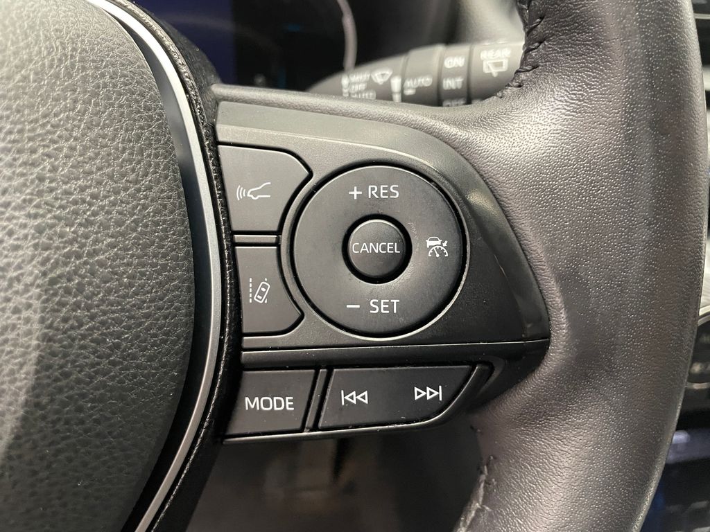 2020 Toyota RAV4 XSE 24