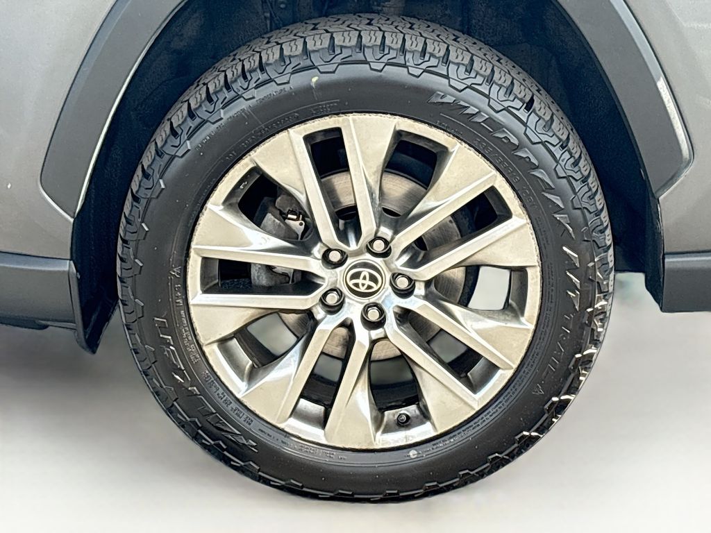 Thumbnail: 2021 Toyota RAV4 - 30