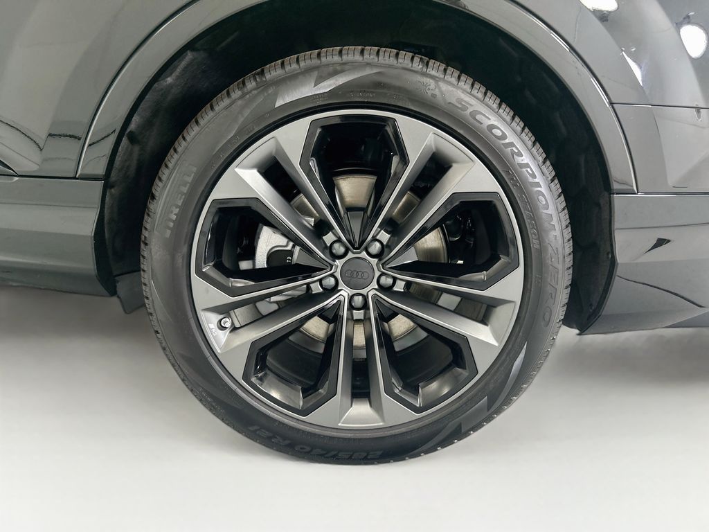 Thumbnail: 2026 Audi Q7 - 30