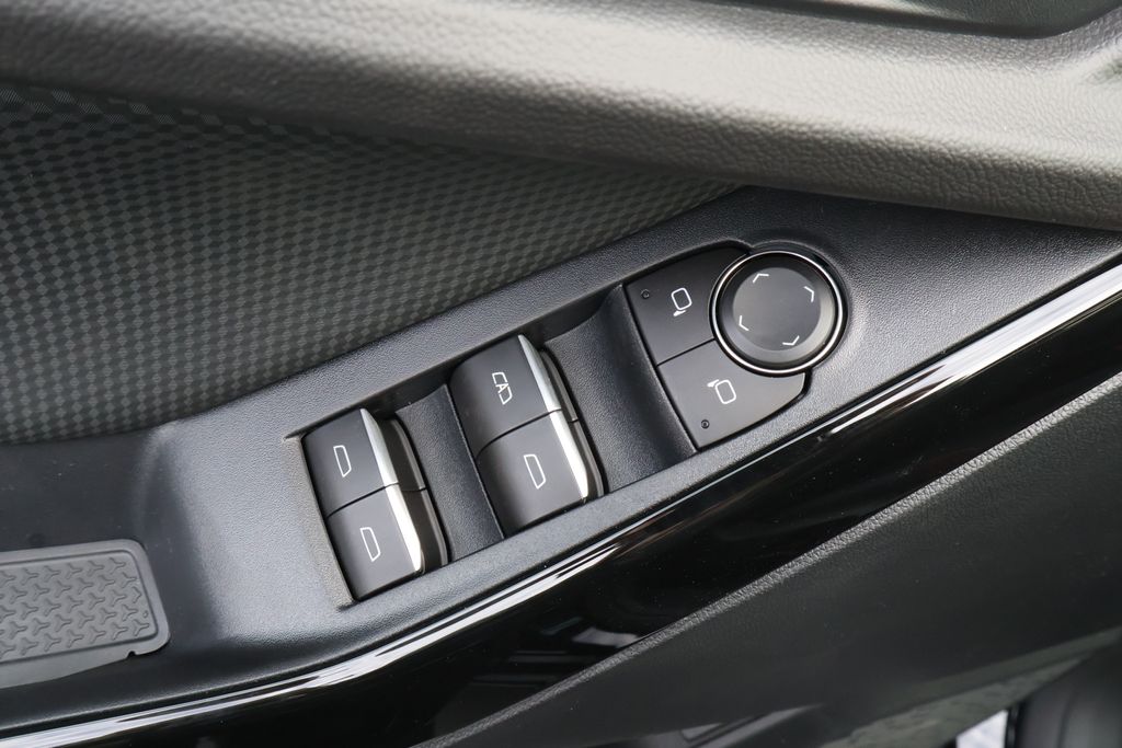 Thumbnail: 2026 Chevrolet Equinox - 18