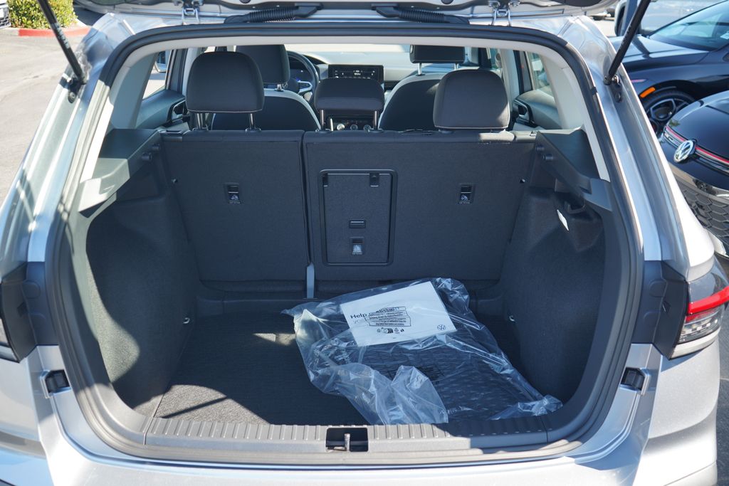 Thumbnail: 2025 Volkswagen Taos - 11