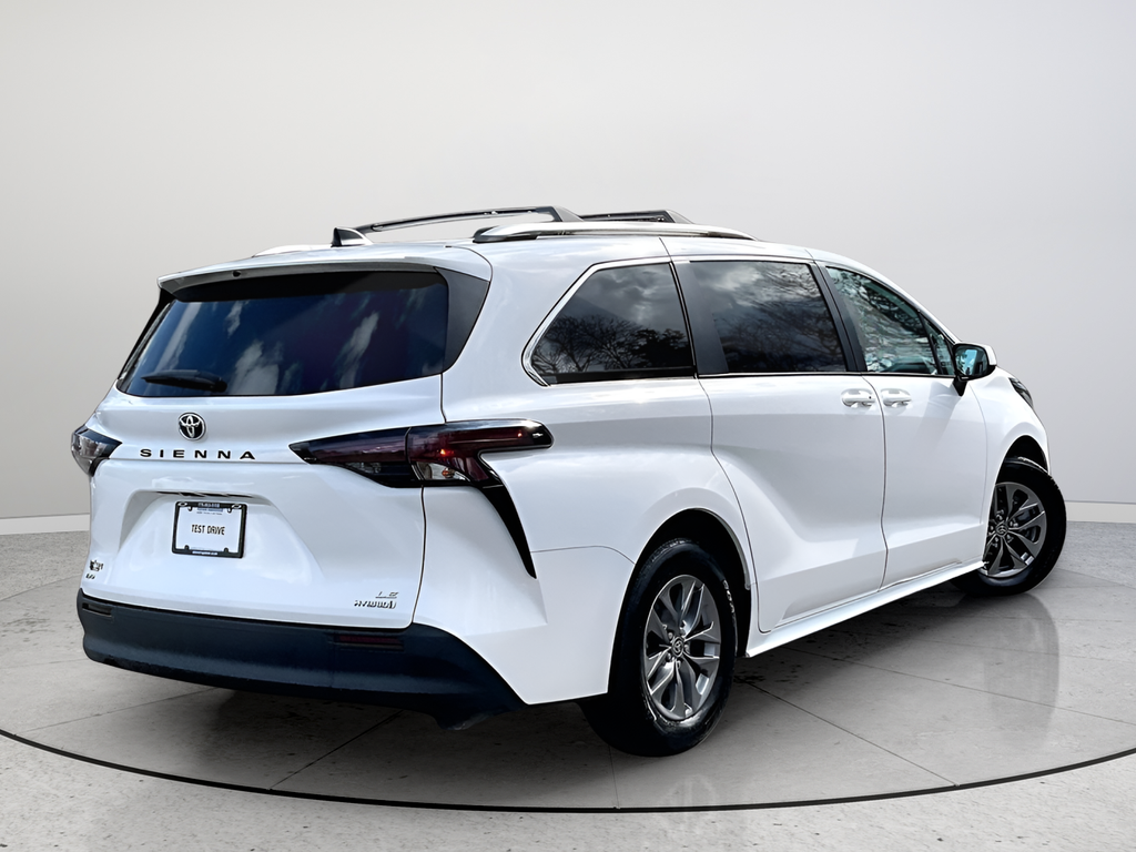 Used 2023 Toyota Sienna LE 4D Passenger Van