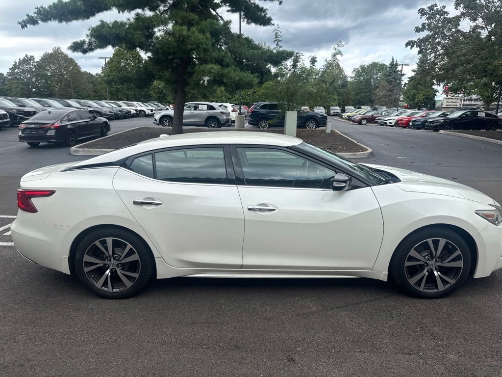Used 2017 White Nissan 3.5 SV image 7
