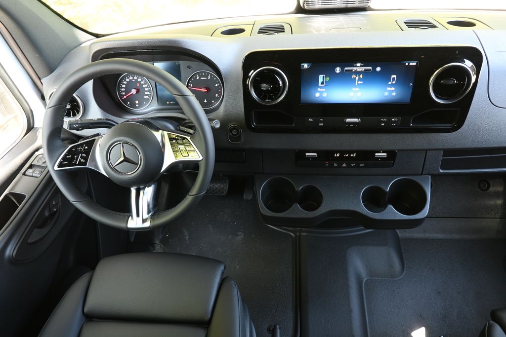 Thumbnail: 2025 Mercedes-Benz Sprinter - 4