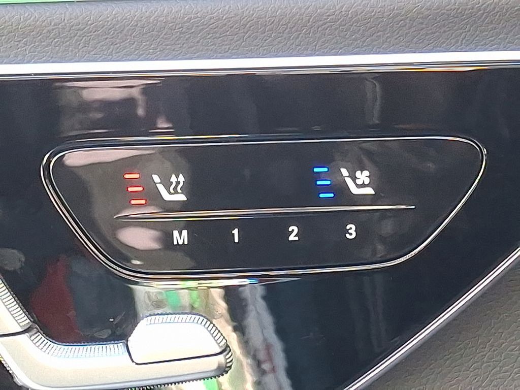 Thumbnail: 2025 Mercedes-Benz E-Class - 19