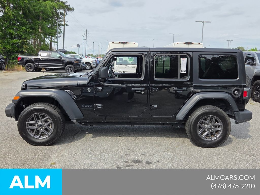 Used 2025 Black Jeep Sport S image 5