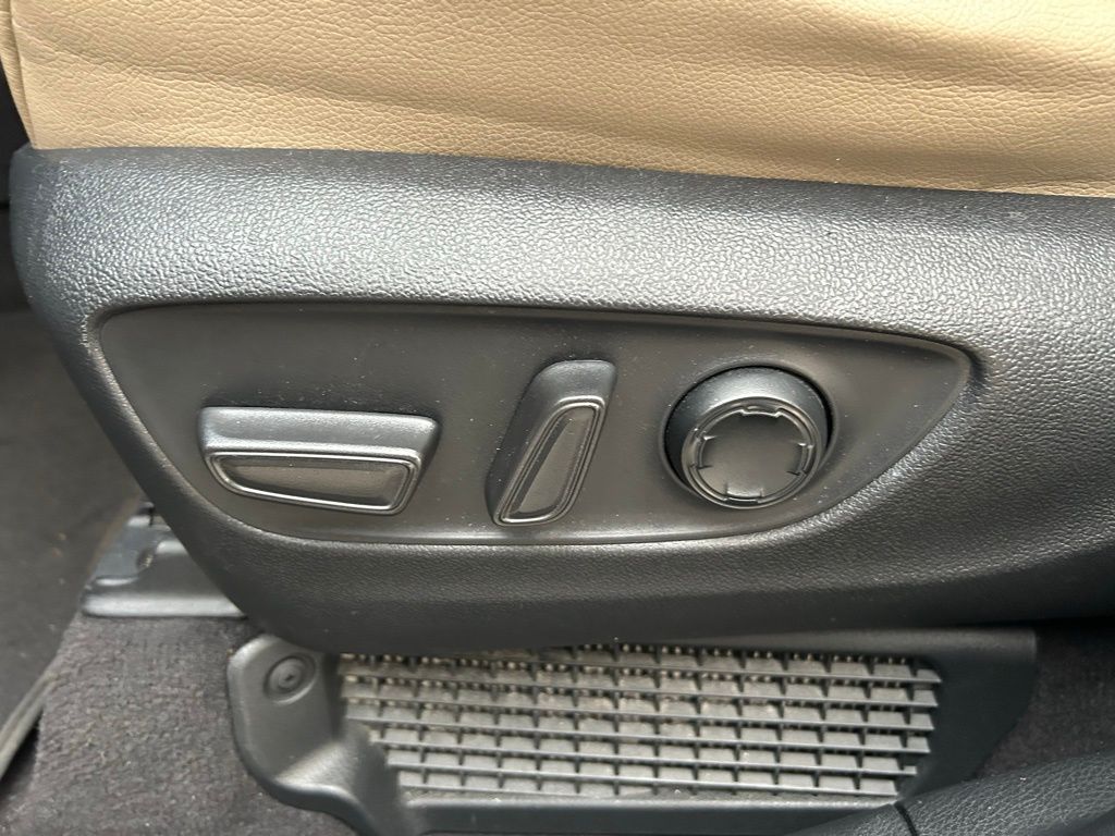 Thumbnail: 2021 Toyota Sienna - 18