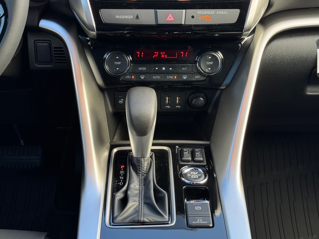 2025 Mitsubishi Eclipse Cross SEL photo 18