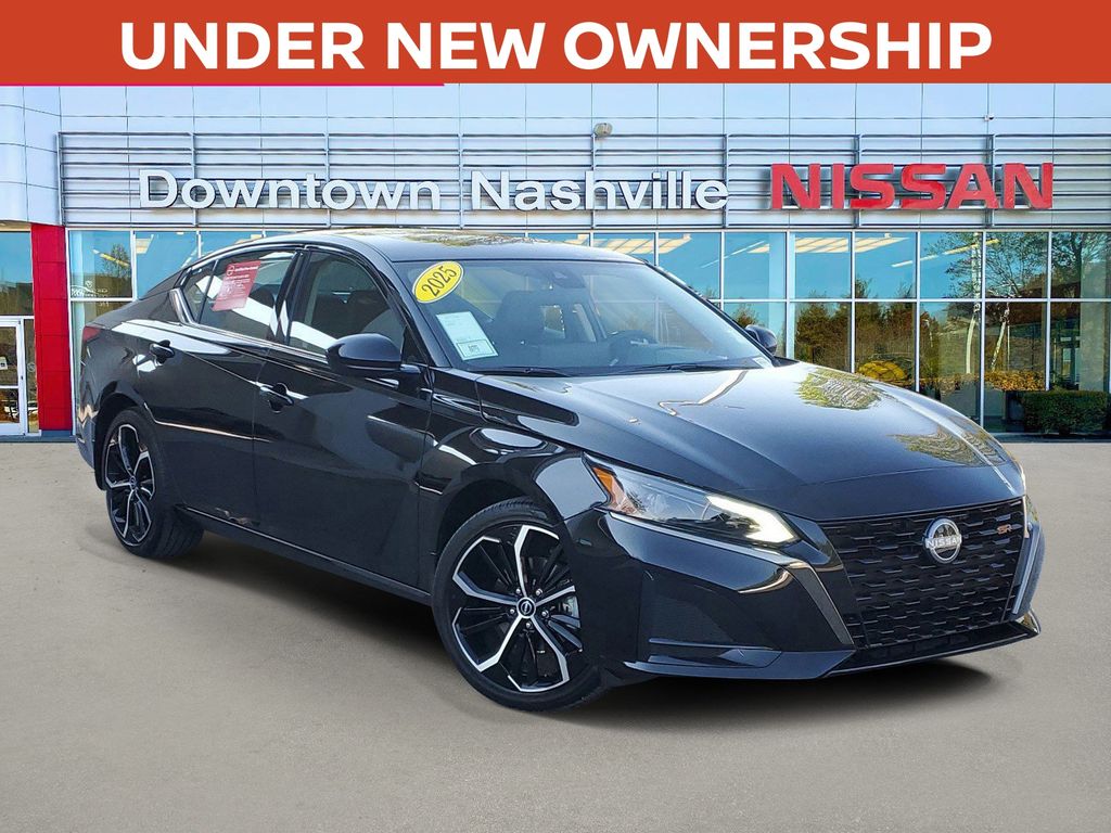 Super Black 2025 Nissan Altima 2.5 SR FWD Sedan Front-Wheel Drive Continuously Variable Transmission