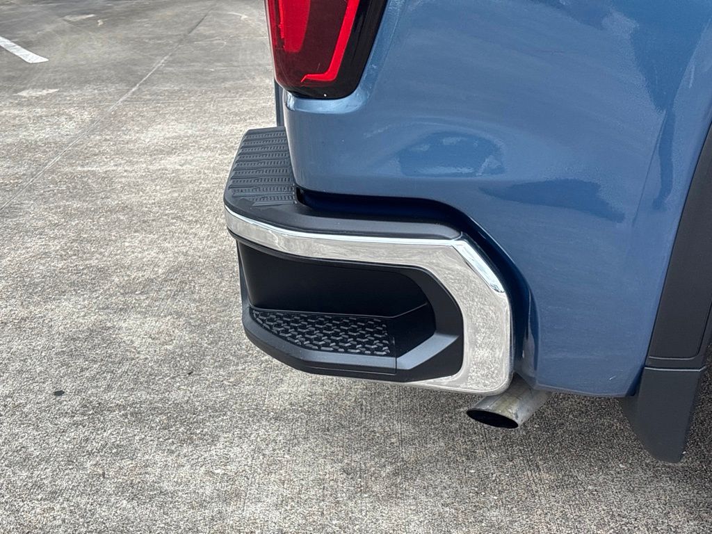 2024 GMC Sierra 1500 SLT - 10