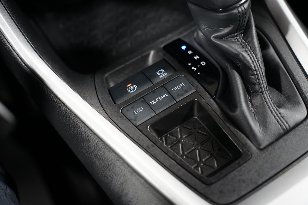 2023 Toyota RAV4 XLE 22