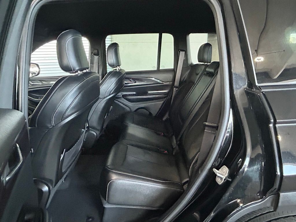 Used 2023 Diamond Black Crystal Pearlcoat Jeep Altitude image 44