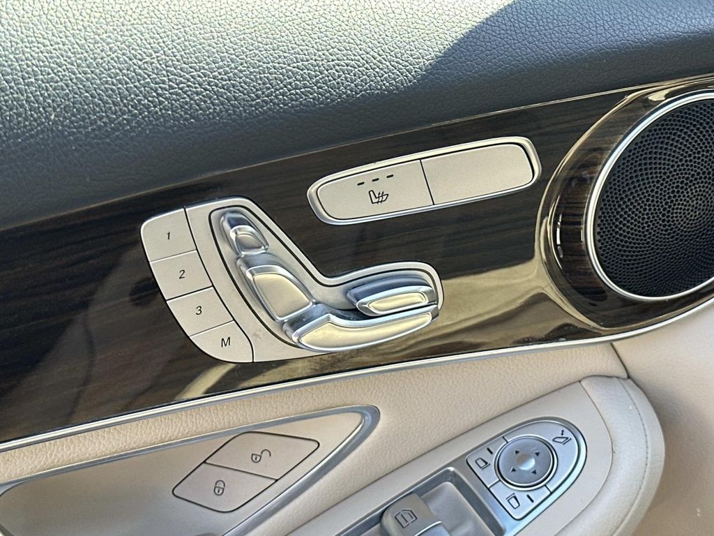 Thumbnail: 2017 Mercedes-Benz GLC - 29