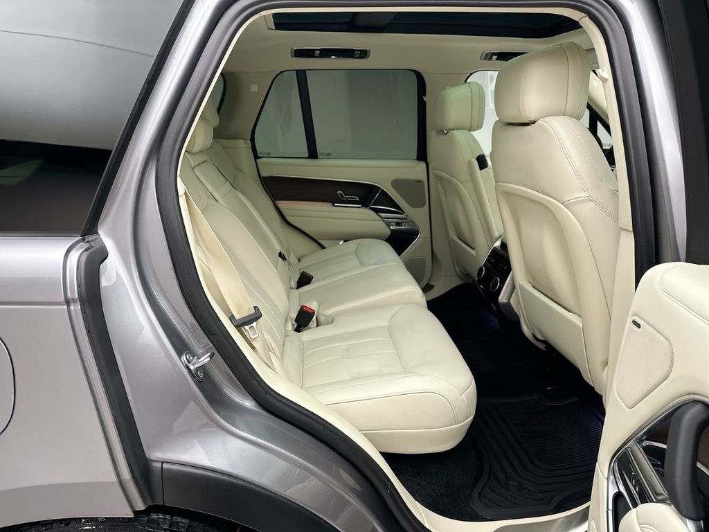 Thumbnail: 2023 Land Rover Range Rover - 15