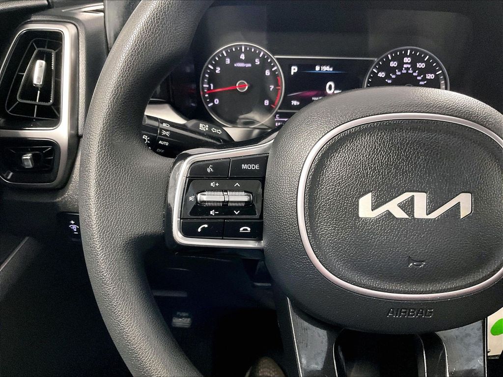 2023 Kia Sorento — photo 22