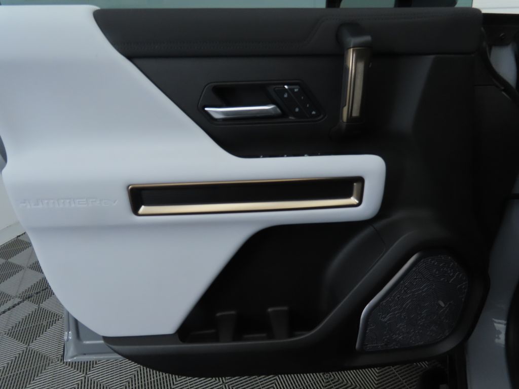 Thumbnail: 2025 GMC Hummer EV - 24