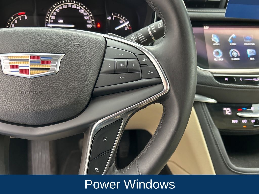 2017 Cadillac XT5 Standard