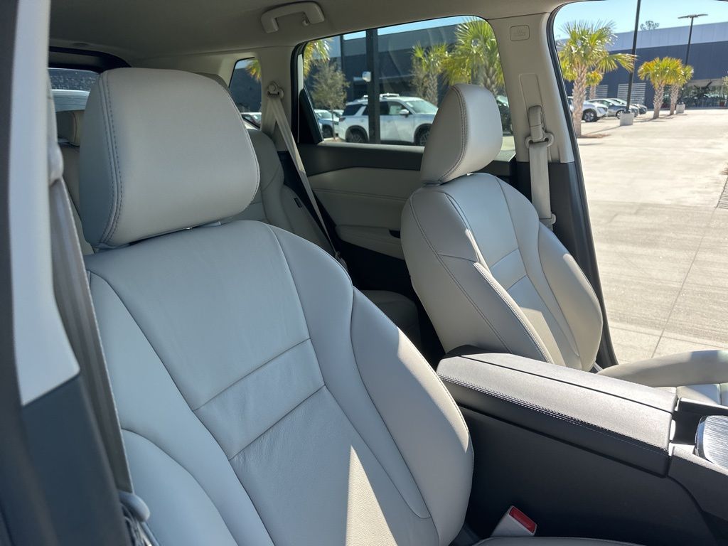 2024 Everest White Pearl Nissan Rogue SL FWD SUV