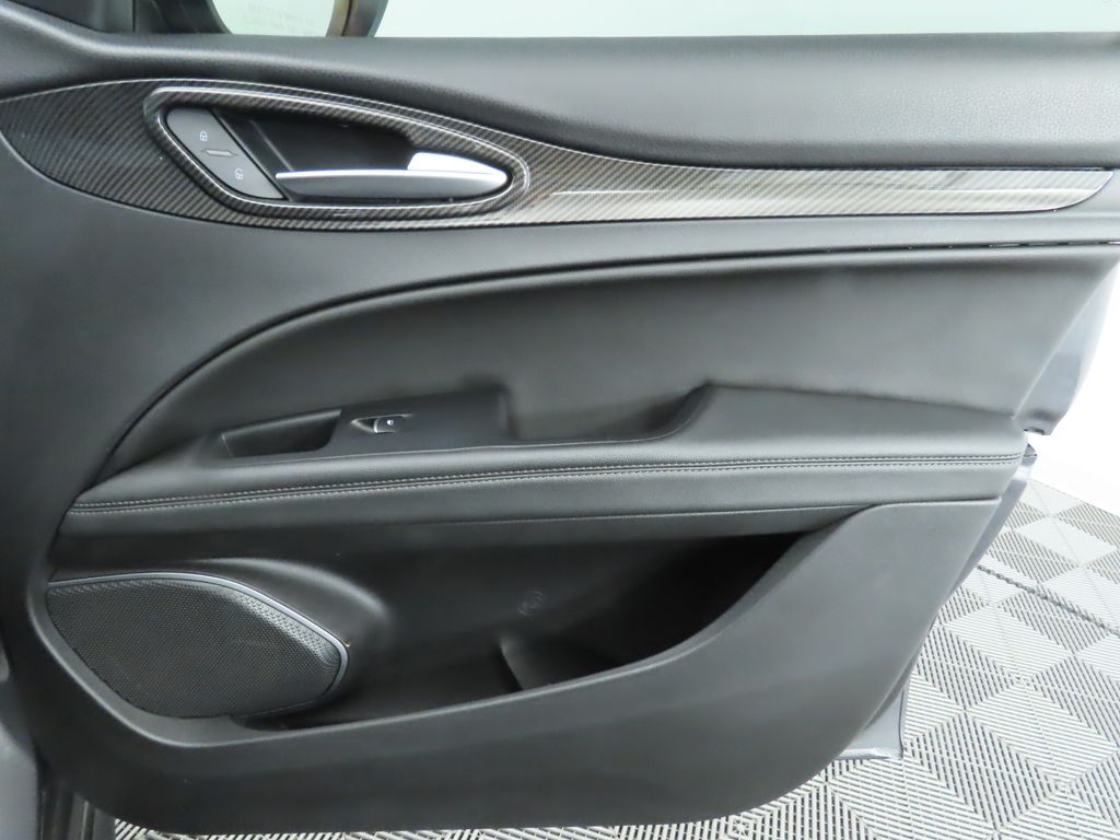 Thumbnail: 2020 Alfa Romeo Stelvio - 25