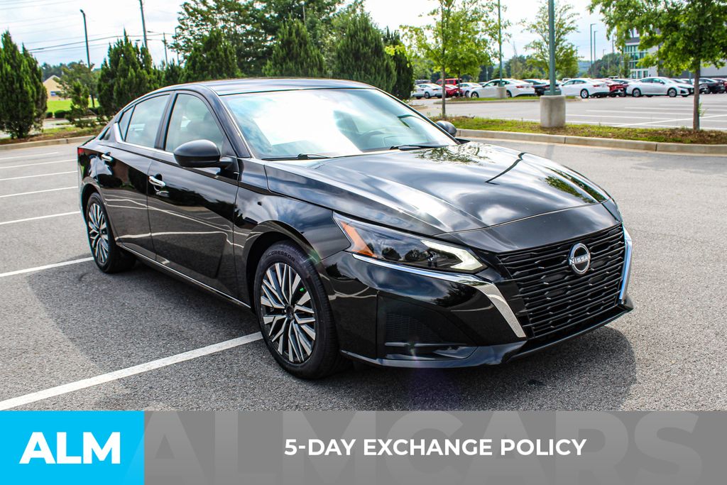 Used 2025 Black Nissan 2.5 SV image 4