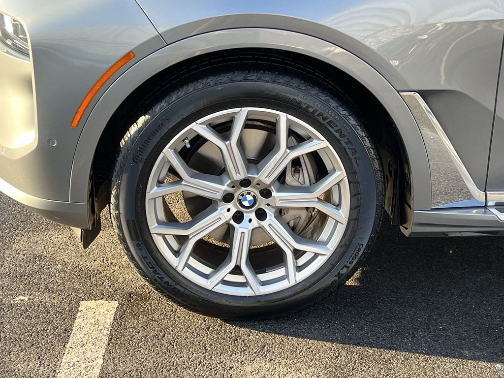 Thumbnail: 2024 BMW X7 - 10