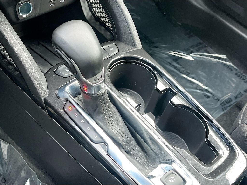 Used 2025 White Chevrolet LT image 16