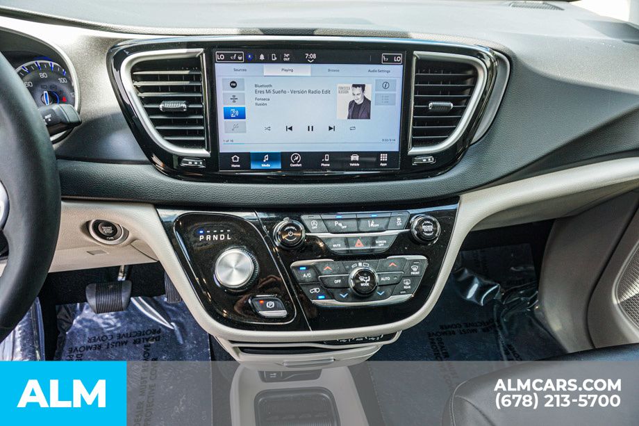 2024 Chrysler Pacifica Touring L photo 40