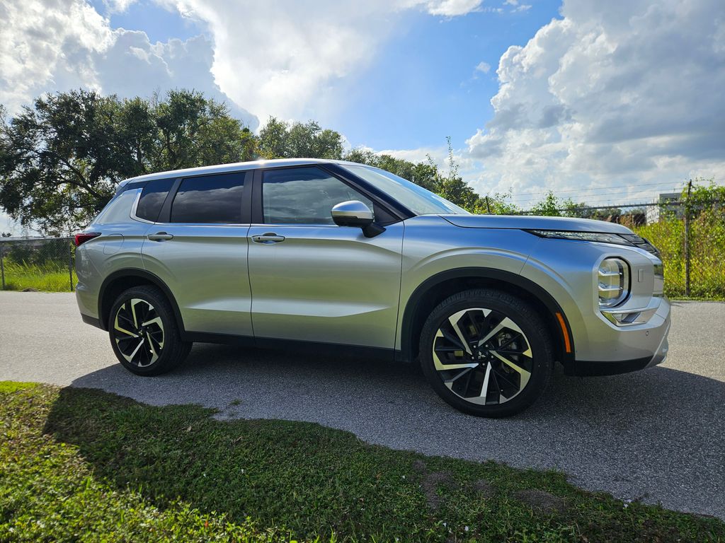 Thumbnail: 2024 Mitsubishi Outlander - 7