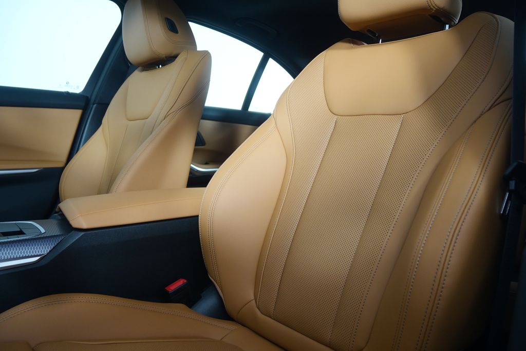 Thumbnail: 2026 BMW 3 Series - 10