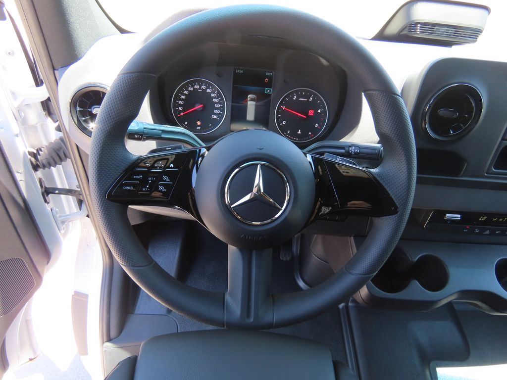 Thumbnail: 2025 Mercedes-Benz Sprinter - 11