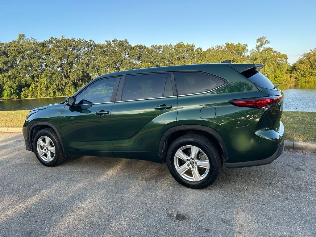 Thumbnail: 2023 Toyota Highlander - 3