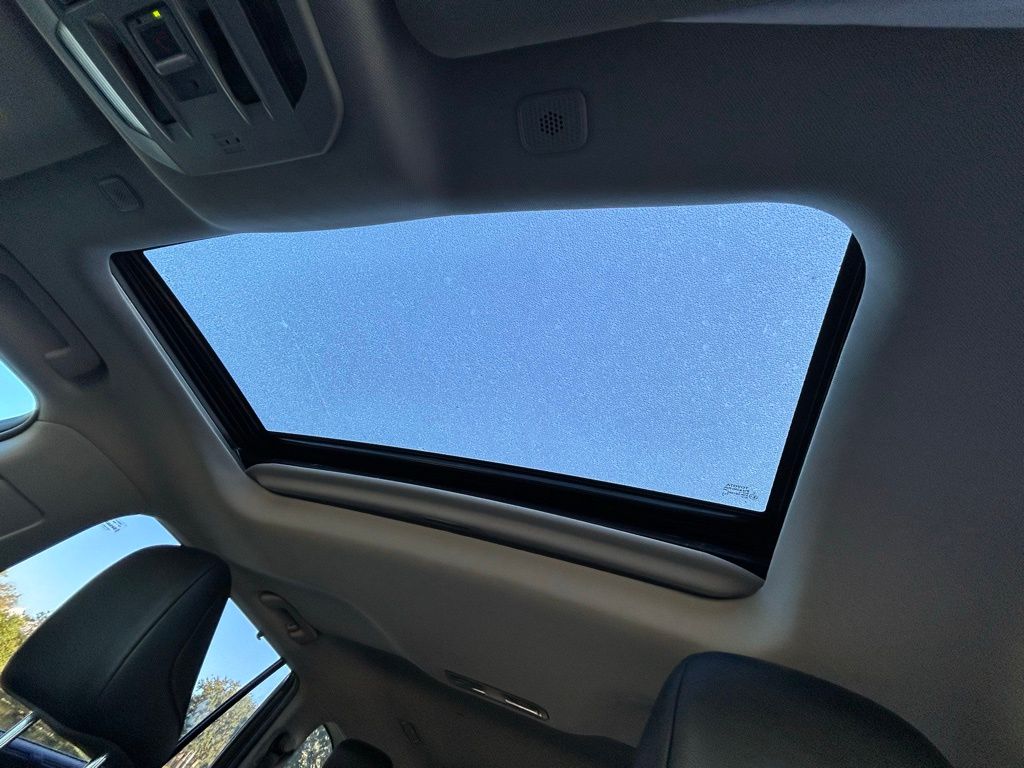 Thumbnail: 2023 Toyota Highlander - 32