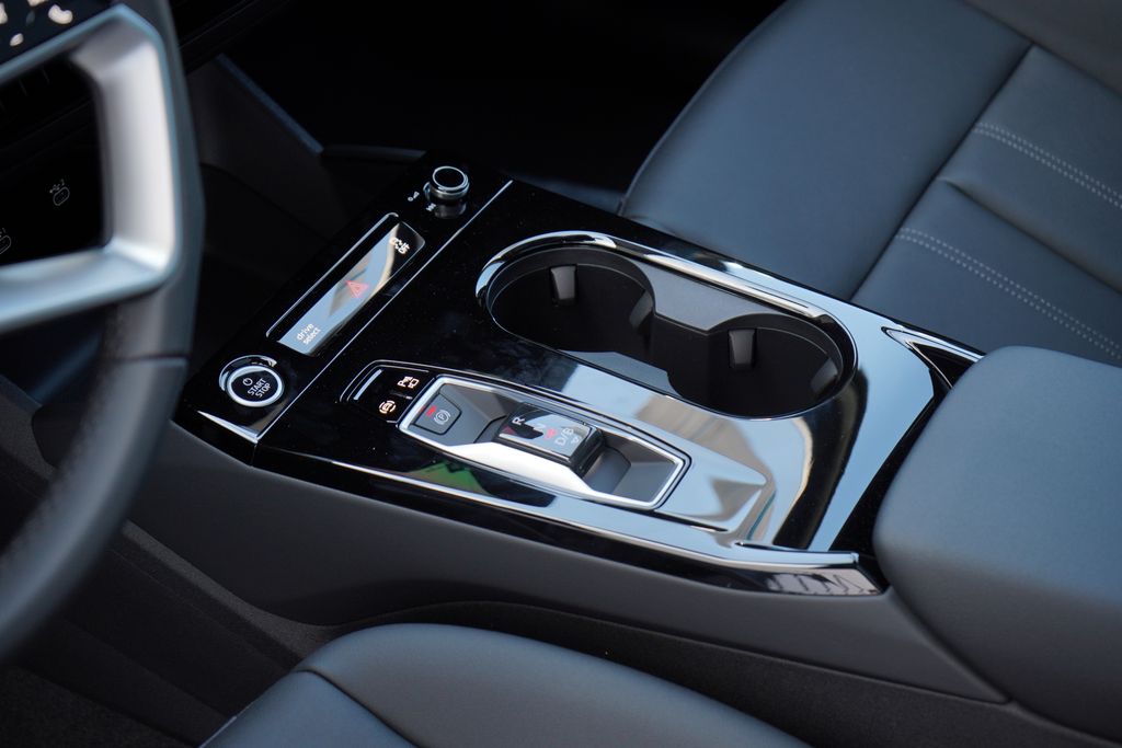 2025 Audi Q6 e-tron Premium 9