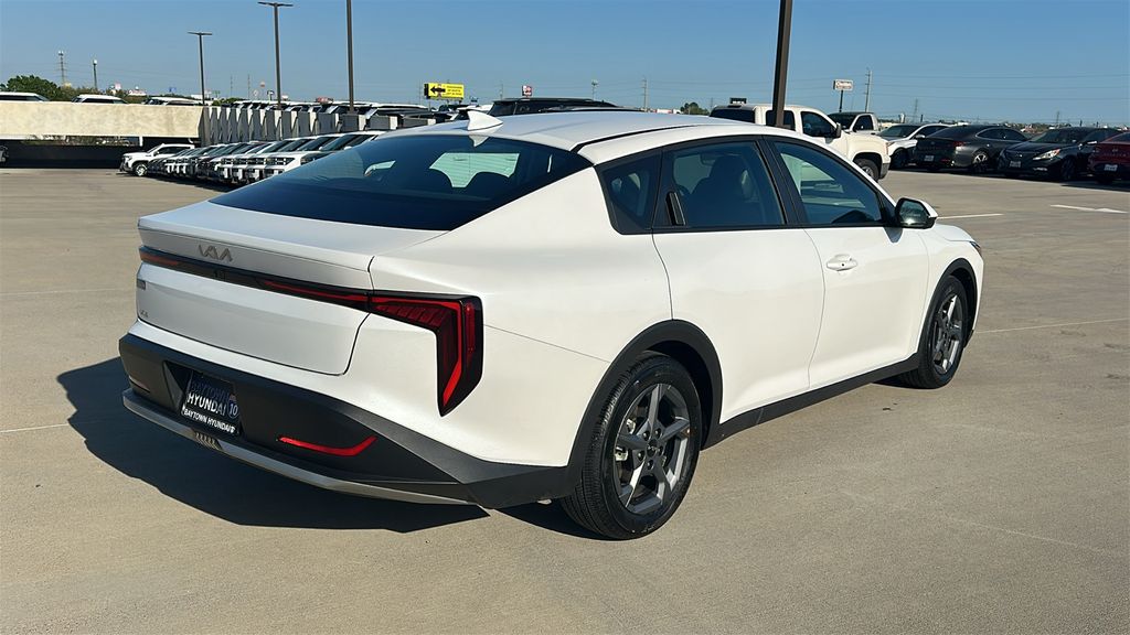 2025 Kia K4 LXS - 11