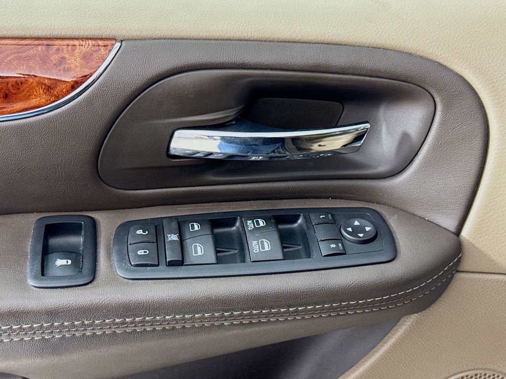 Used Car 2016 Chrysler Town & Country  Touring For Sale Under $12,000 In Austin, Texas