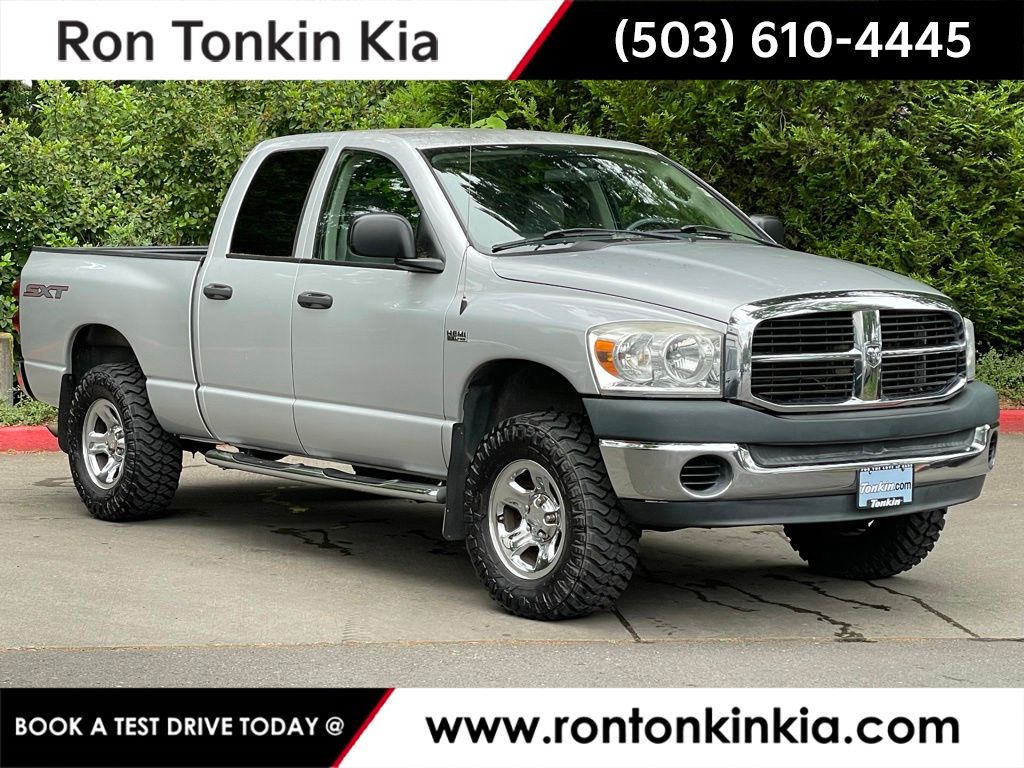 Bright Silver Metallic Clearcoat 2008 Dodge RAM 1500 ST Quad Cab 4WD Pickup Truck Four-Wheel Drive 5-Speed Automatic