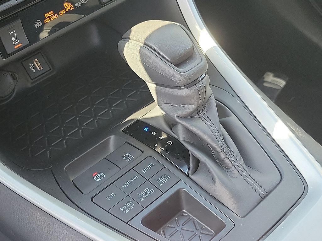 Thumbnail: 2025 Toyota RAV4 - 12