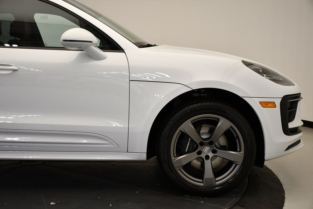 Thumbnail: 2026 Porsche Macan - 15
