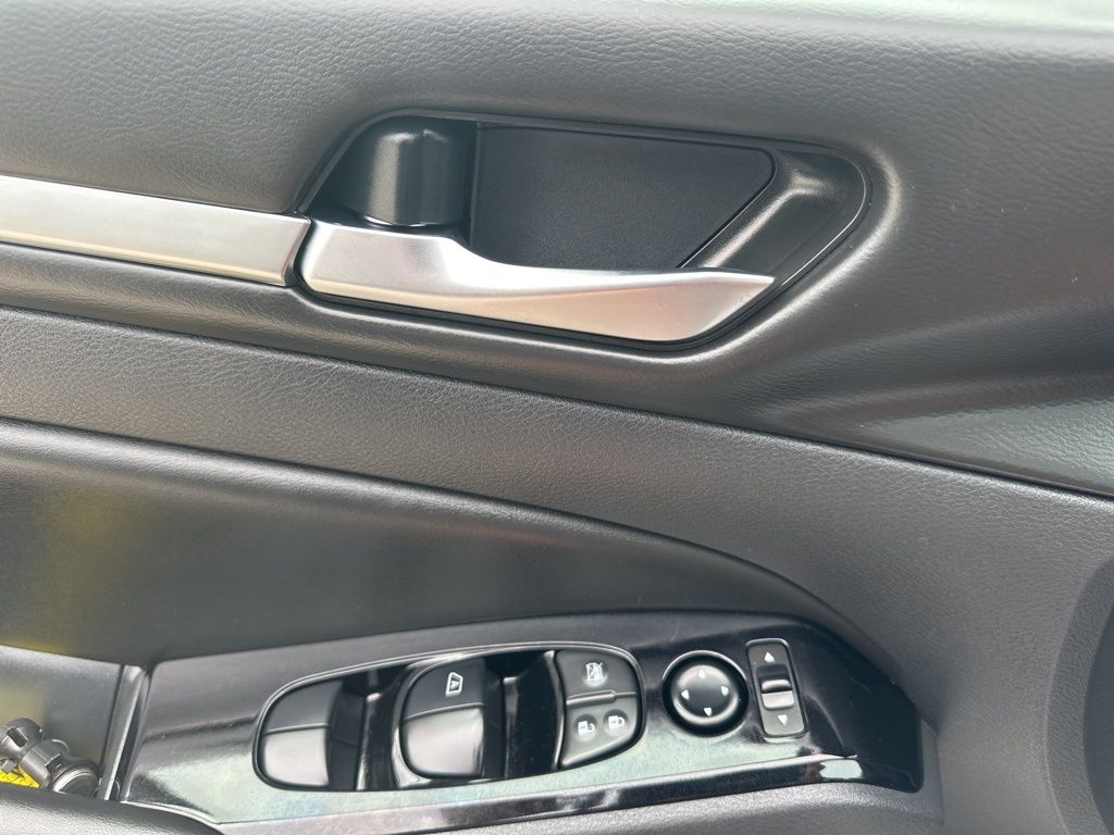 2024 Gun Metallic Nissan Altima 2.5 SR FWD Sedan