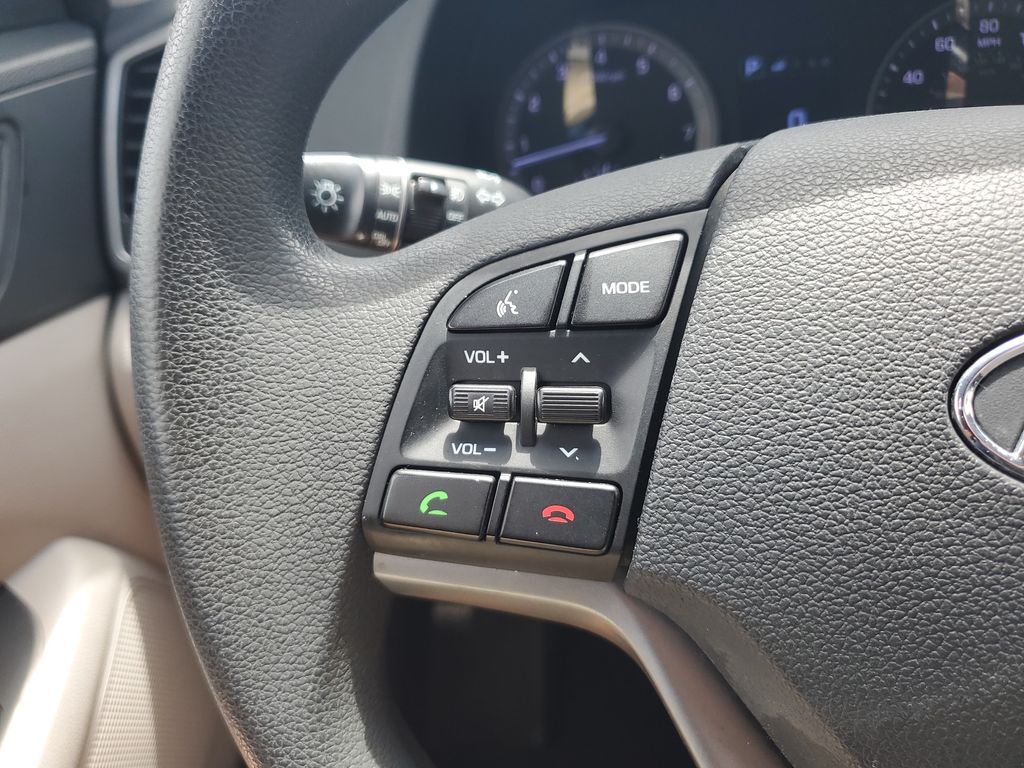 Used 2017 Black Hyundai SE image 19