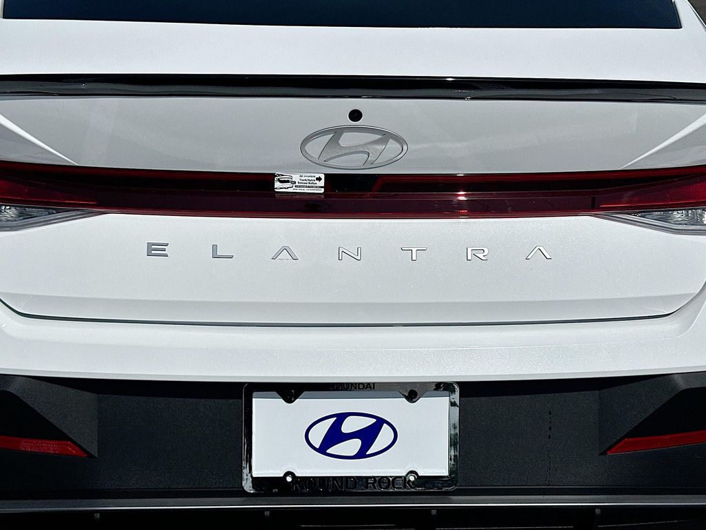 Thumbnail: 2025 Hyundai Elantra - 20